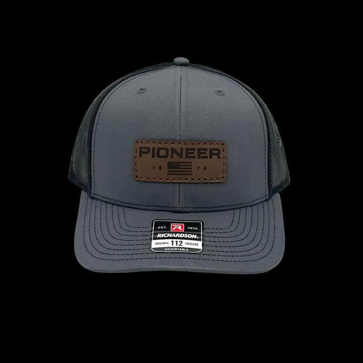 Chapeau à patch en cuir Pioneer