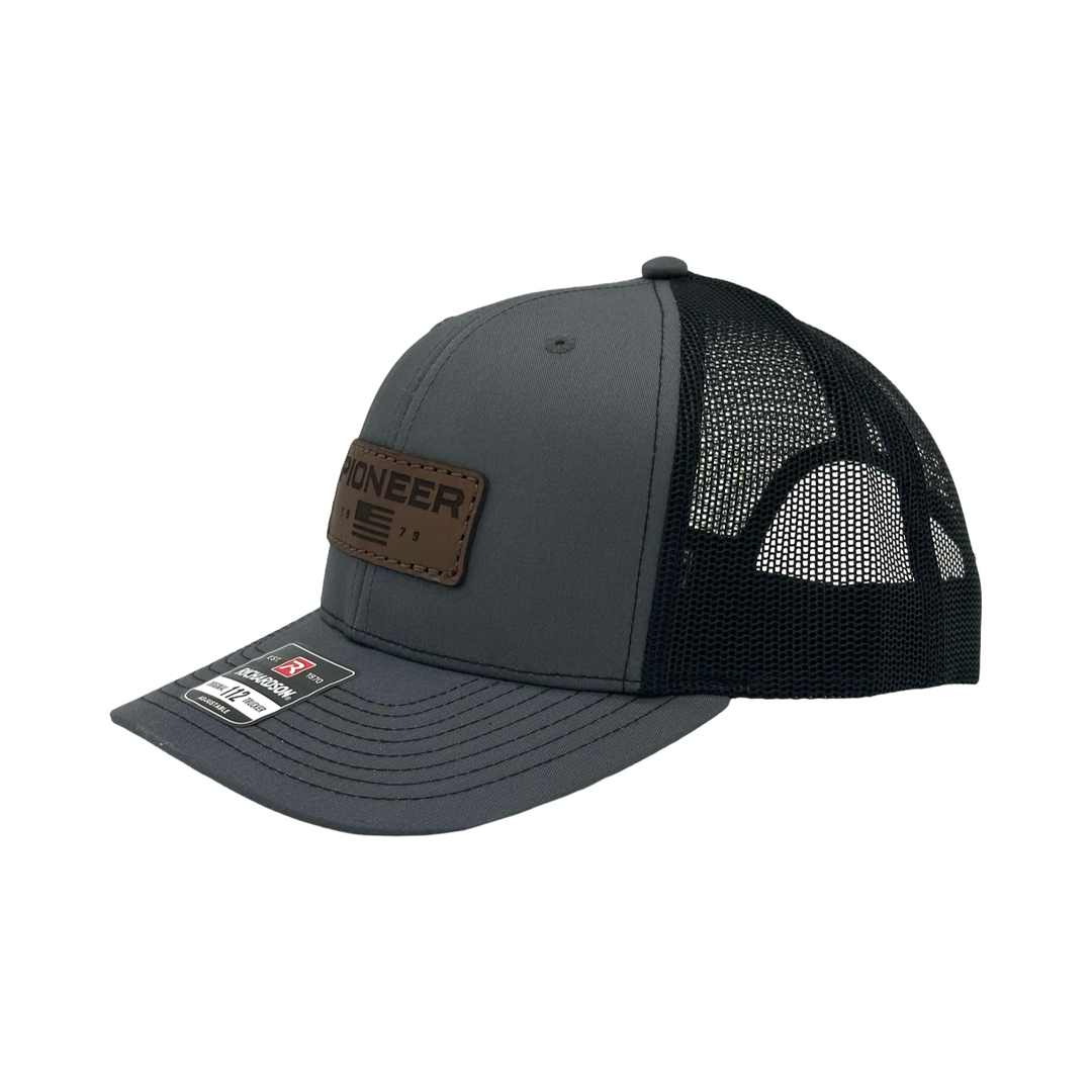 Chapeau à patch en cuir Pioneer